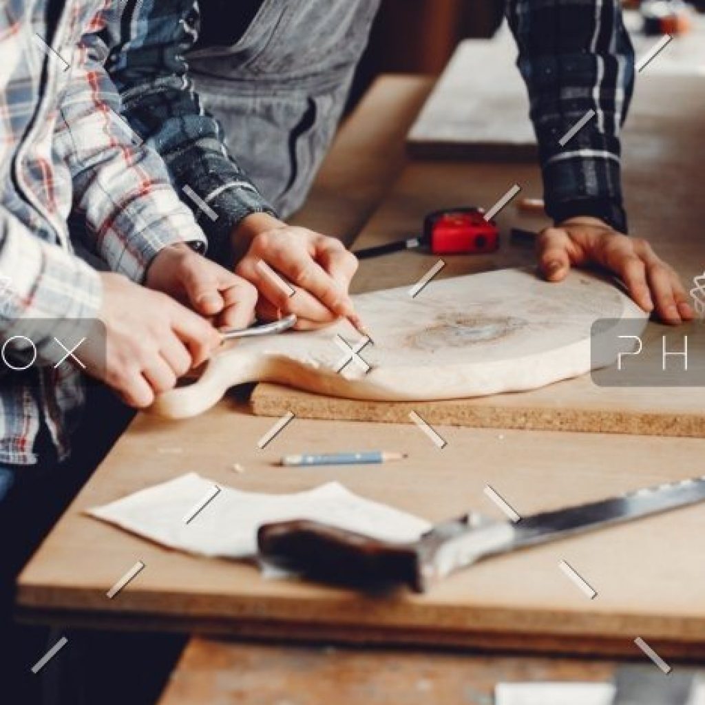 demo-attachment-115-the-carpenter-works-with-a-tree-JX5DMPH