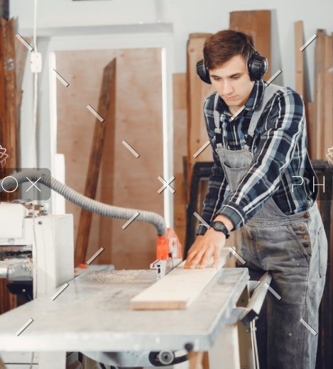 demo-attachment-110-the-carpenter-works-with-a-tree-WAFRT59